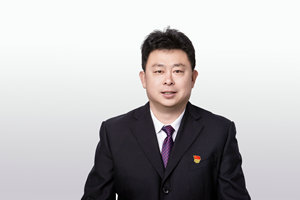 张华超（党徽+灰背景）1_副本.jpg